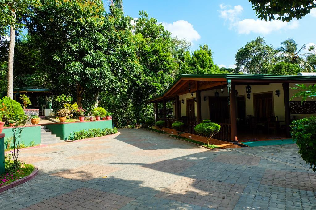 Green View Holiday Resort Канди Екстериор снимка