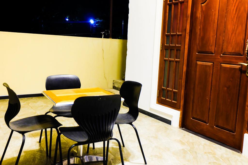 Green View Holiday Resort Канди Екстериор снимка