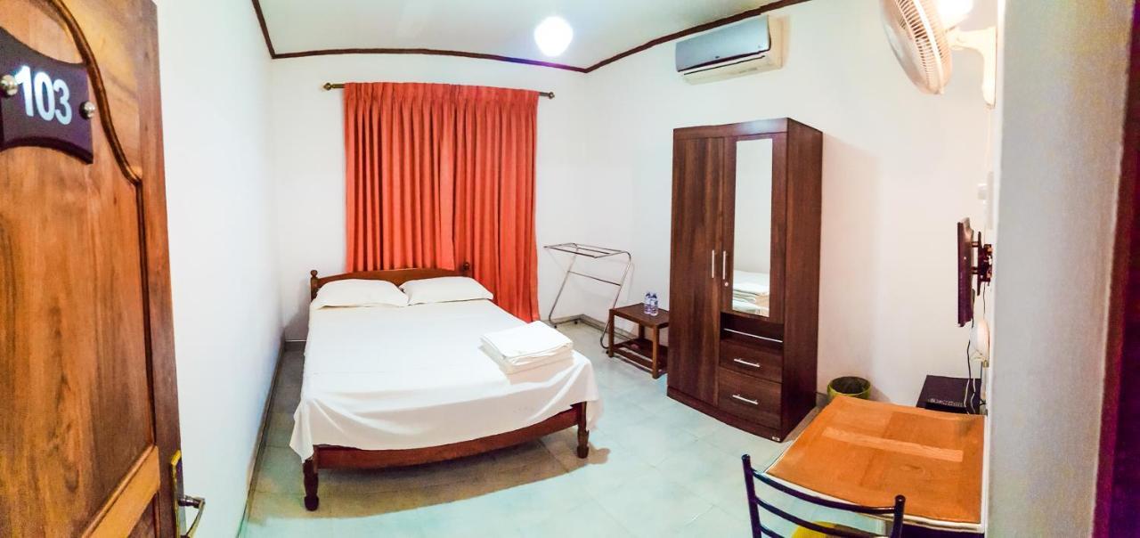 Green View Holiday Resort Канди Екстериор снимка